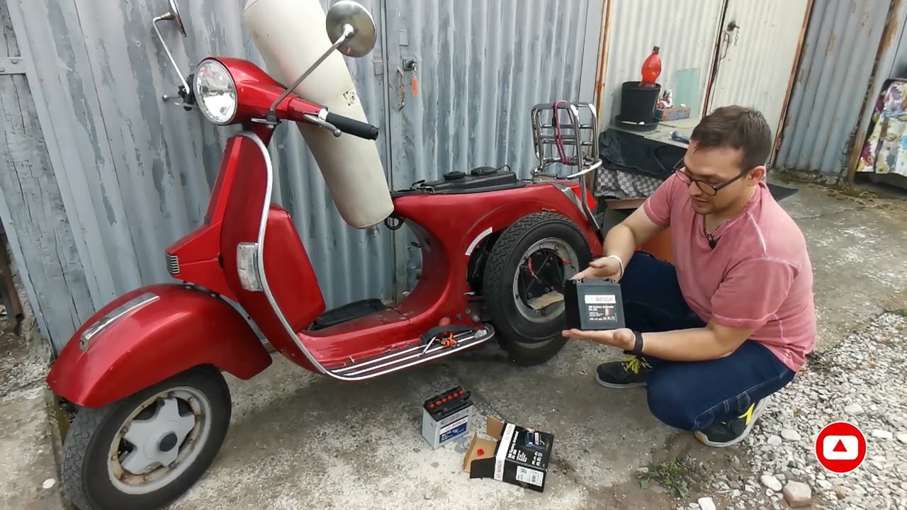 Come sostituire la batteria alla Vespa...
