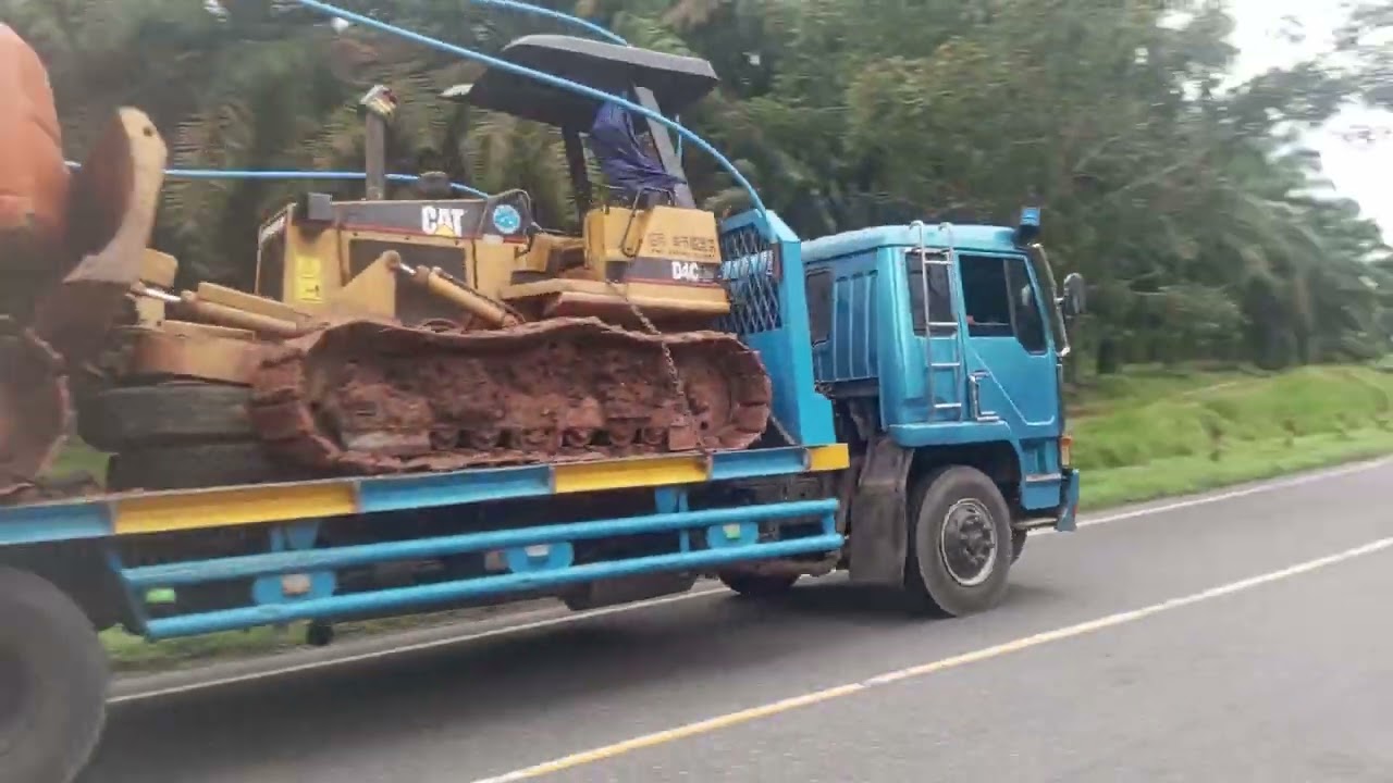 Ini ada mobil truk Fuso 3 mobil kota sei Rampah naik tanjakan 50