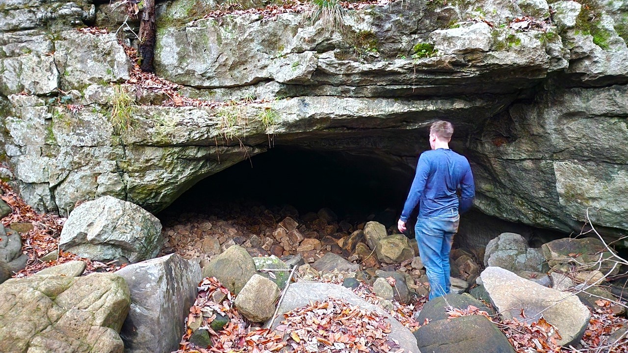 Homeowner Lives On Top Of A Massive Crystal Cave