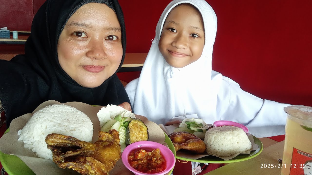makan bebek goreng dan ayam goreng p makrus minum es jeruk habis lomba bertutur