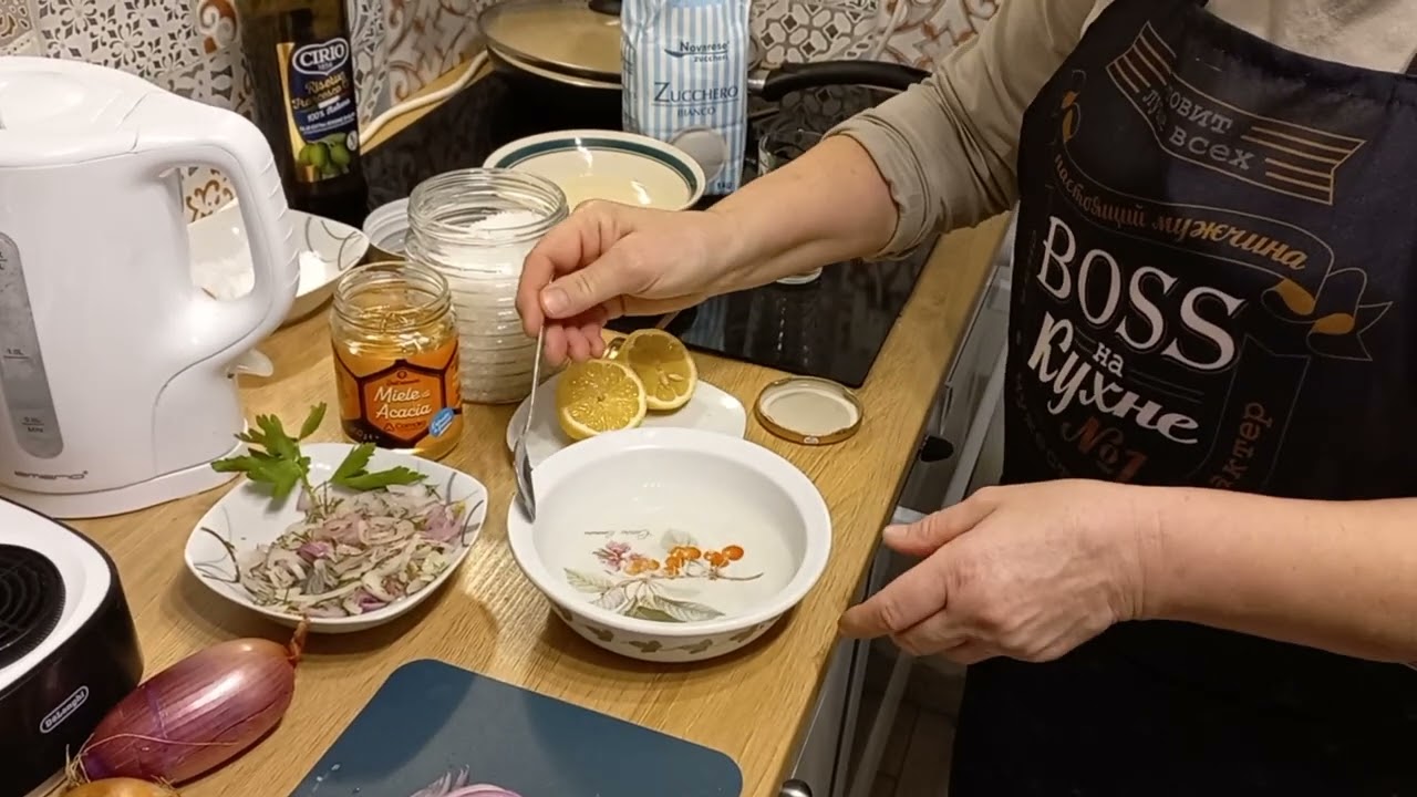 ЛУК, МАРИНОВАННЫЙ С МЁДОМ И ЛИМОННЫМ СОКОМ )))
