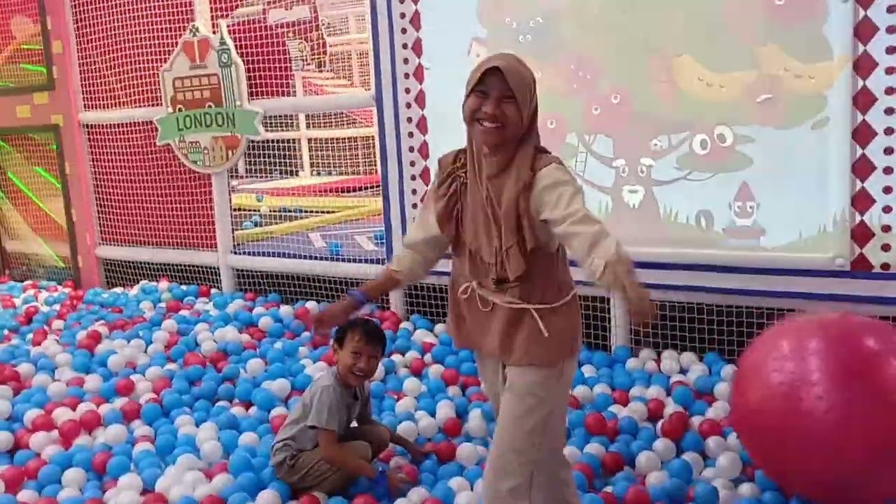 Bermain di Utopia Playground SCH 