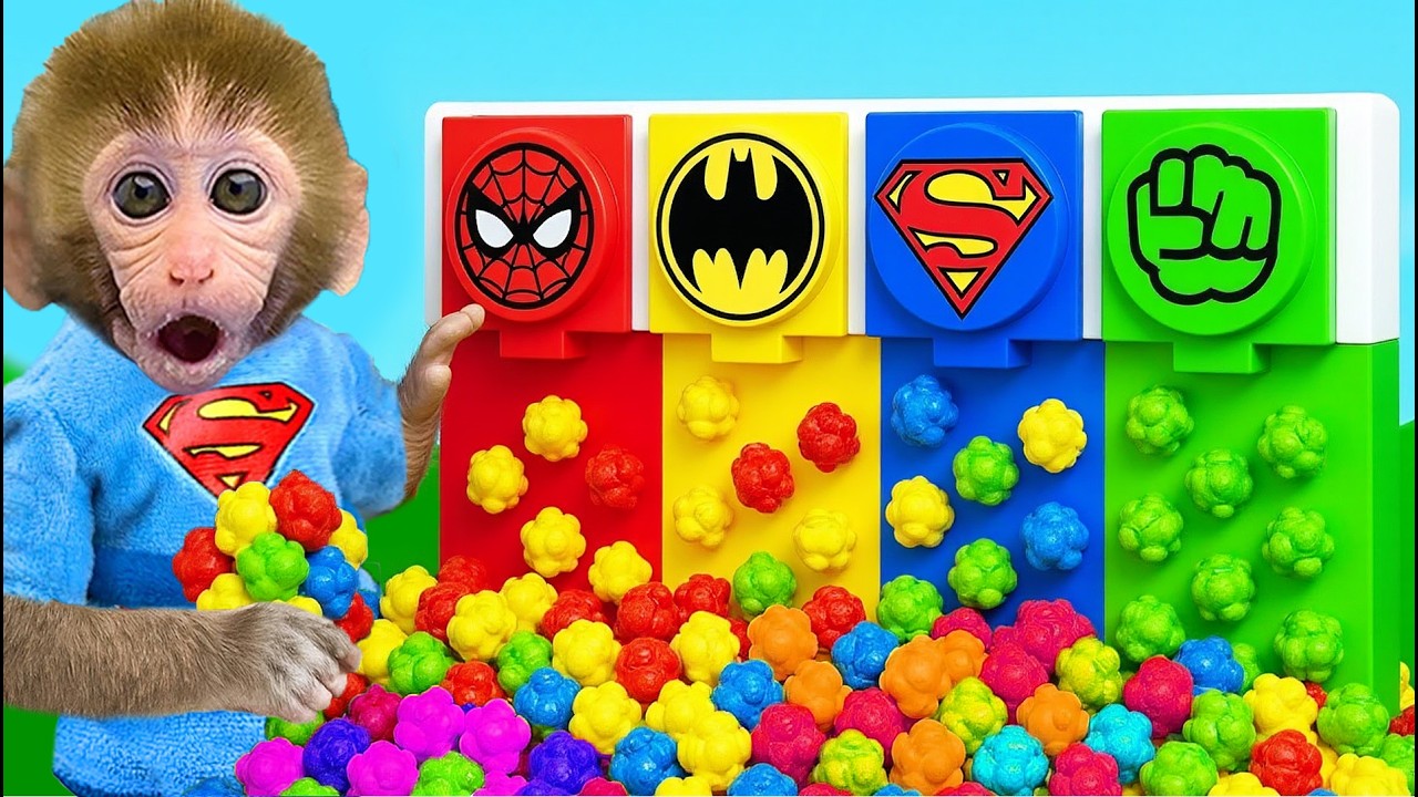 😍Funny Videos Cutest Babies 🐵Beb&eacute; Mono BonBon hace caramelos de gelatina y los come con gusto.