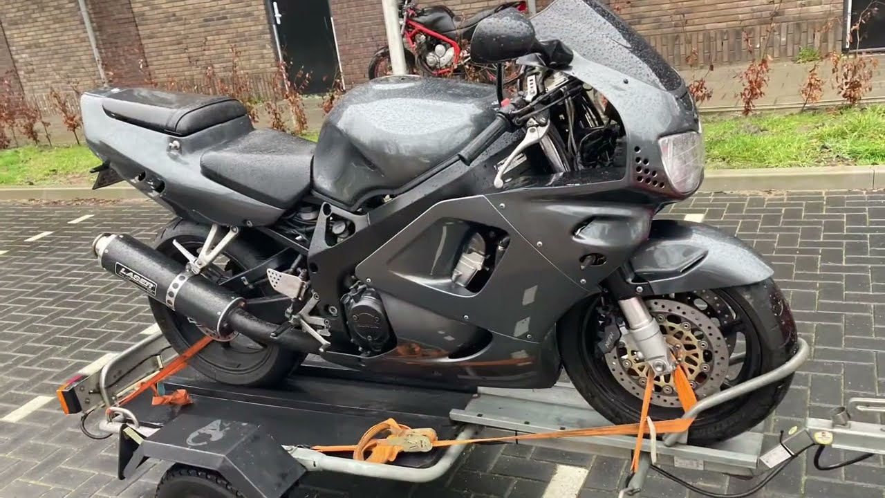Honda CBR900RR Fireblade 1996 (SC33), The pick up