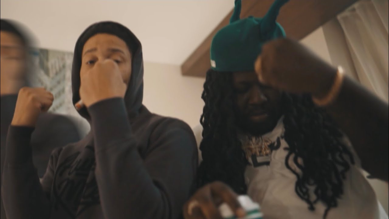FWG Bandit FT. Veeze - Living Off The Phone (Official Music Video)