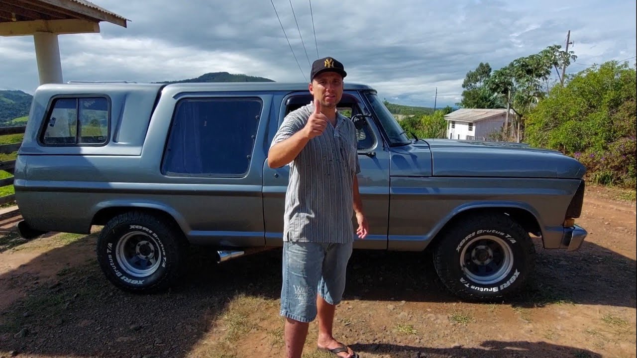 Ford F1000 em detalhes