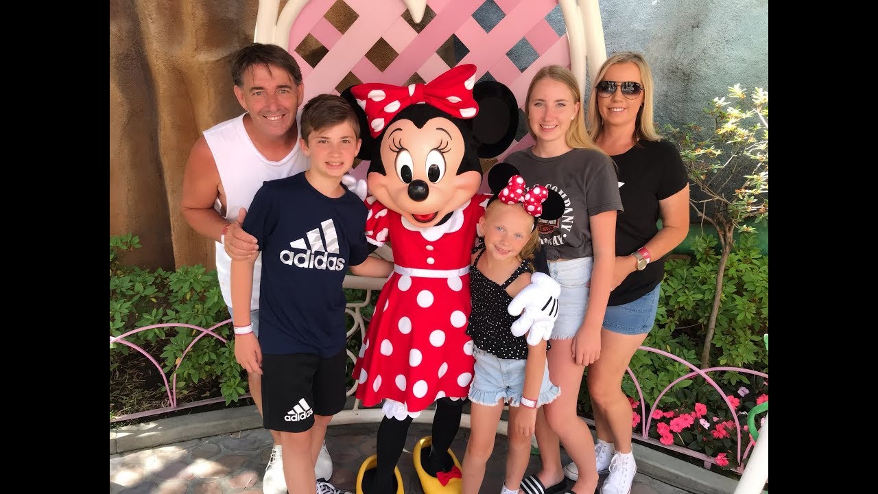 Meeting Disney Characters at Disneyland with my family