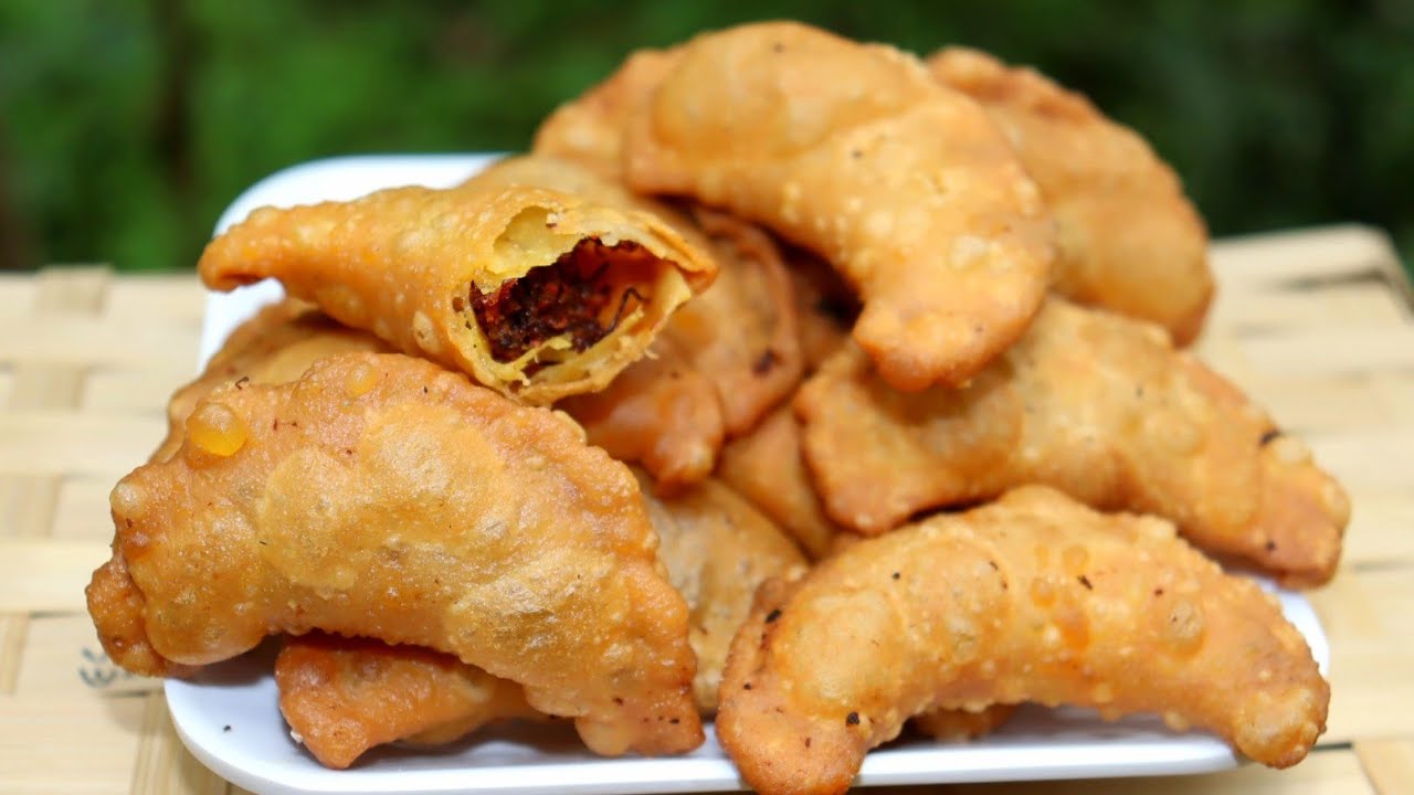 കോഴിയട/ഒരുമാസത്തേക്ക്‌ ഉണ്ടാക്കിവെക്കാം/How to make  Crispy Soft Kozhiyada/ Chicken Snack  Malayalam