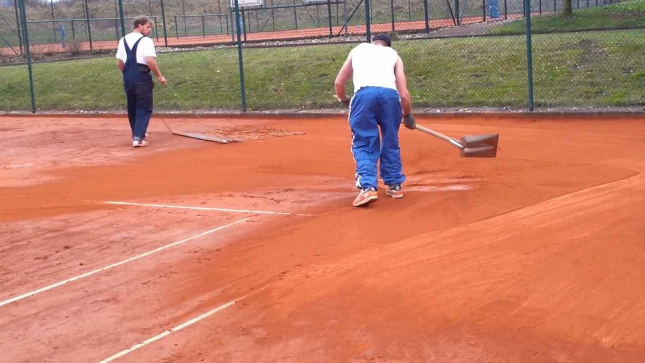Tennisplatzüberholung Münsterland: Das Einwerfen