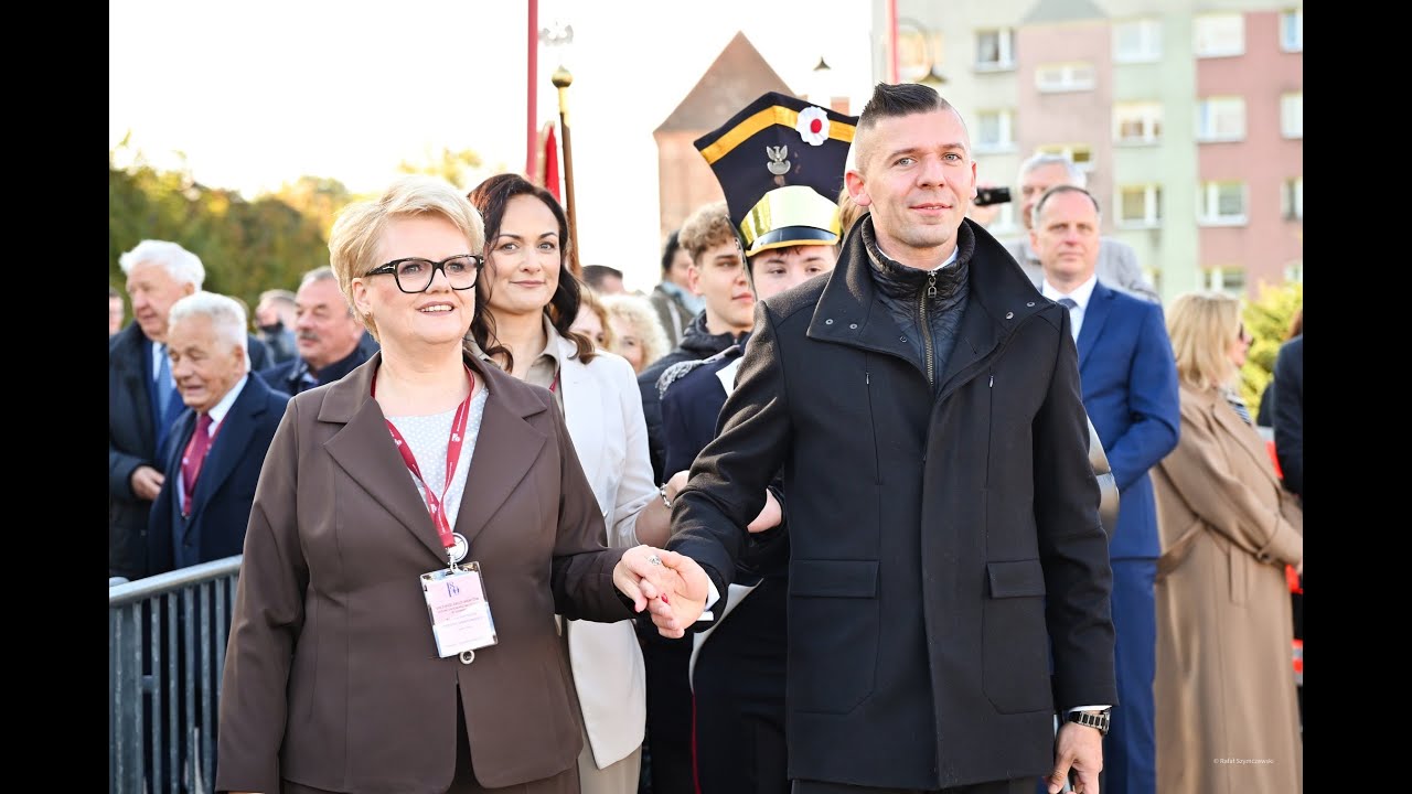 Taniec Poloneza - „80 par (i więcej) na 80‑lecie” Liceum Ogólnokształcącego w Sławnie