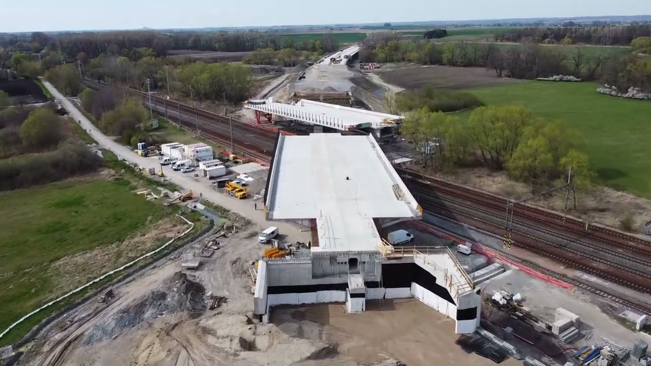 R35 - 18.04.2022 - Pootočený most Uhersko