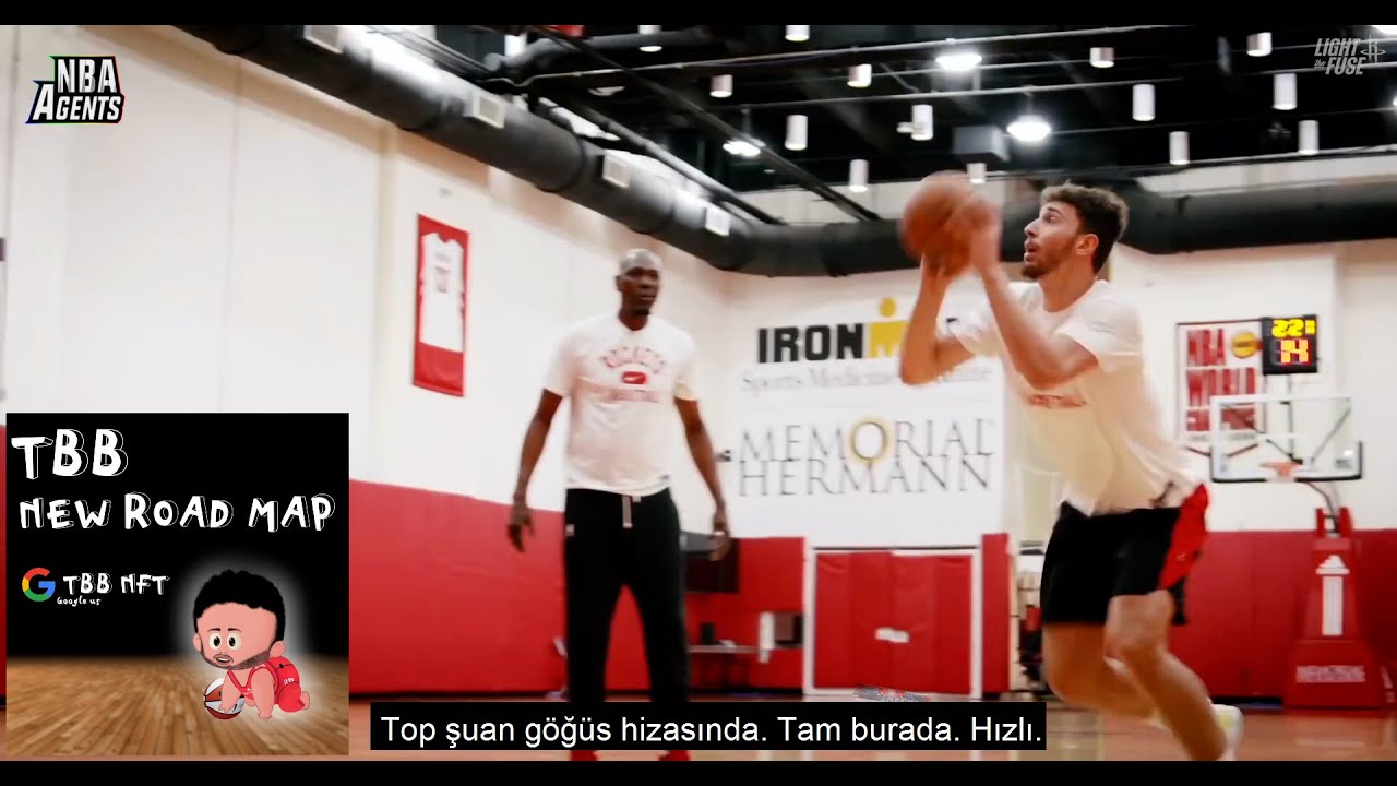 (ALTYAZILI) Hakeem Olajuwon Alperen Şengün 'e antrenman yaptırıyor.