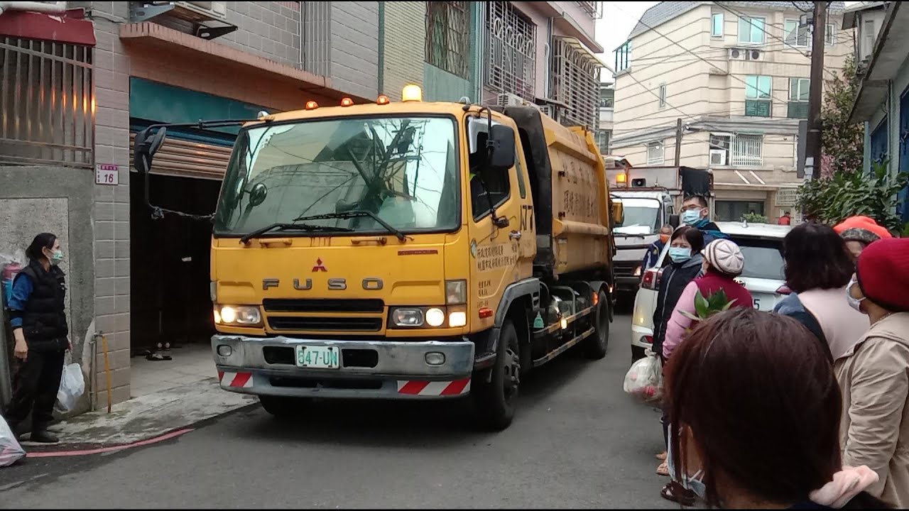 中壢區隊垃圾車547-UN(代收)，資收車696-UA