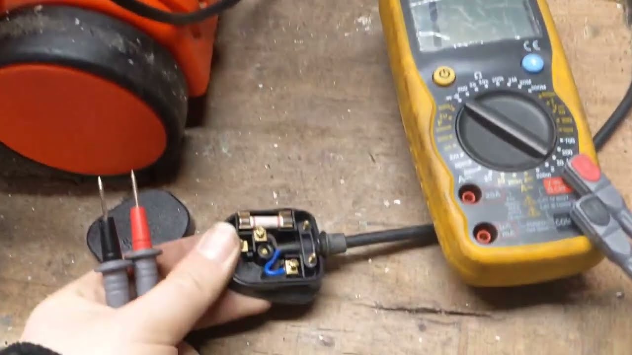 Ремонт Numatic Henry HVR200, если отсутствует питание.