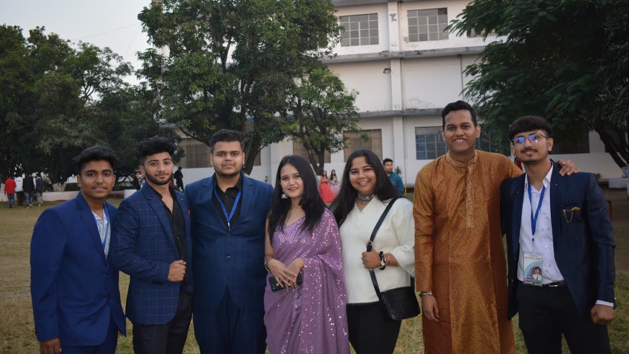 Freshers Vlog By My Junior Mayank || The softneer  Vlog || amrapali group of institute