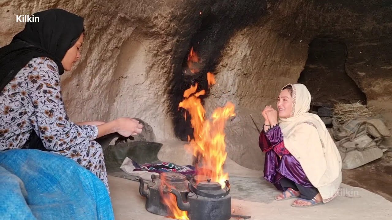 in central Afghanistan are caves 1500 years old and are still inhabited by people