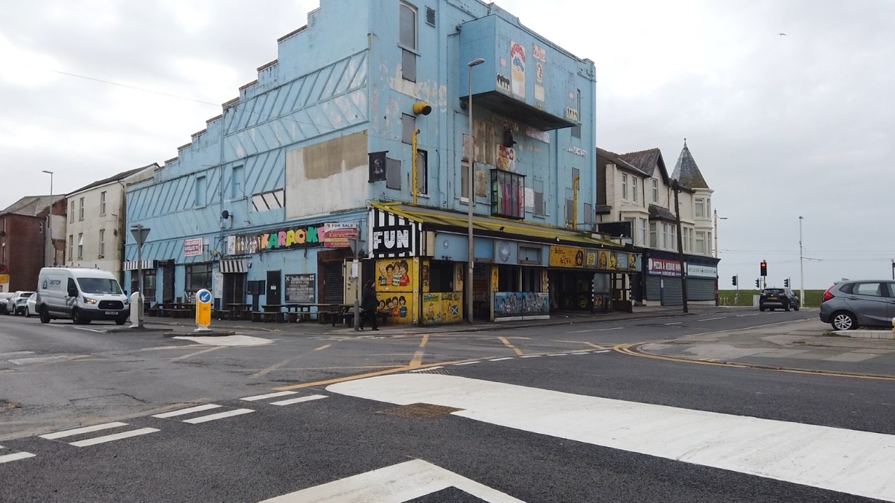 BLACKPOOL monday walking on  beach, foxhall area on to south shore area Lytham road & waterloo road