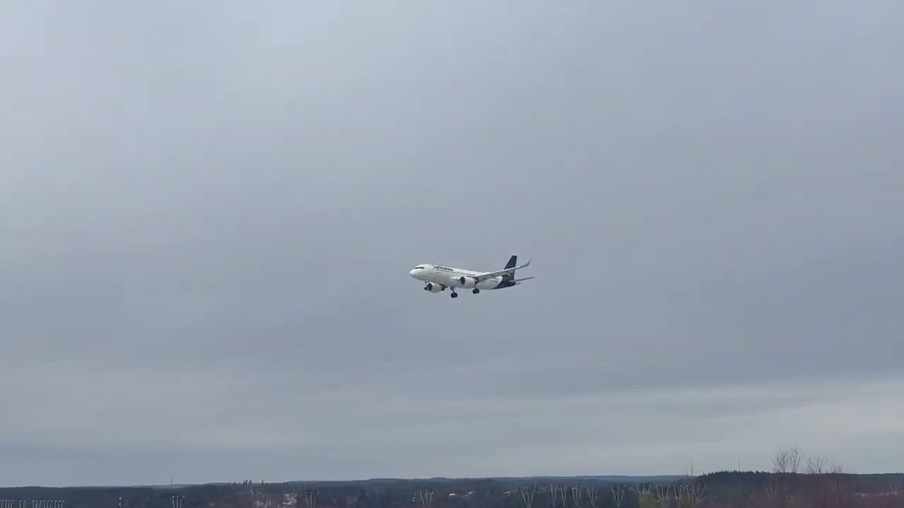 Lufthansa from Munich Airport landing on a Second Attempt at Landvetter  Gothenburg Airport, Part 2.