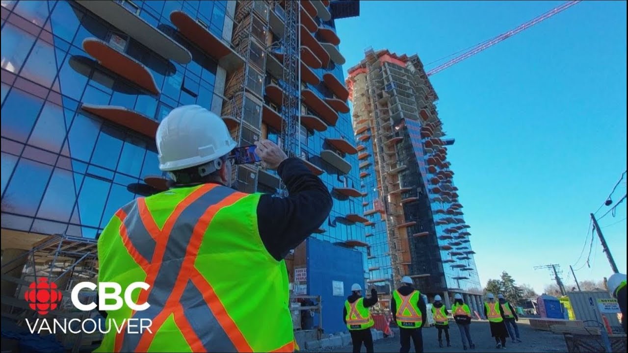 Squamish Nation says first Sen̓áḵw units available to rent this year as towers start to soar