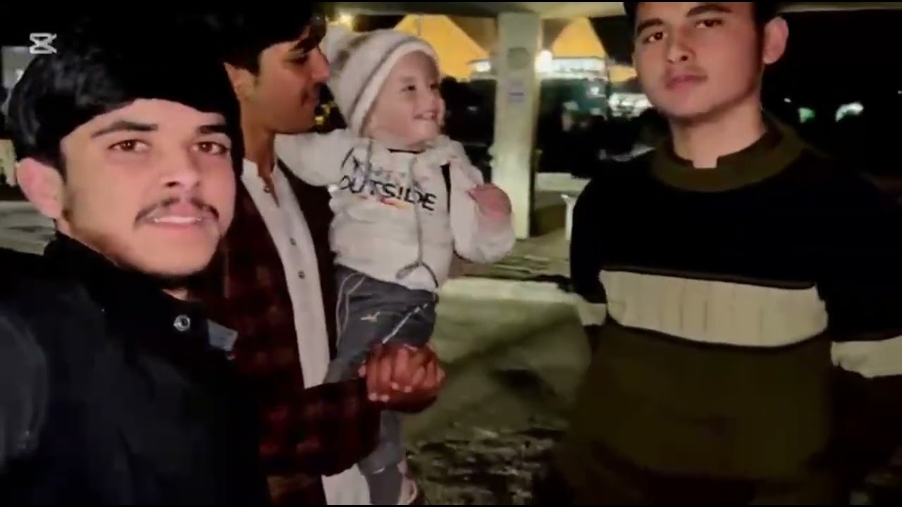 Camera uthaya to khwab bhi saath chal diye, Har lamha record hua, yaadein bhi dhal diye.