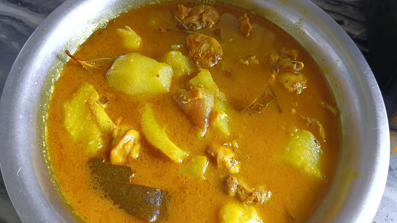 ঘরোয়া পদ্ধতিতে আলু খুয়াস দিয়ে সুস্বাদু মাংস রান্নার রেসিপি (Simple Chicken curry recipe)