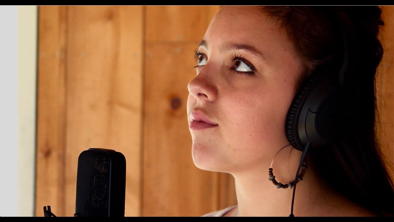 Thriller/Rolling in the Deep/Close Mashup | Molly & Jamie