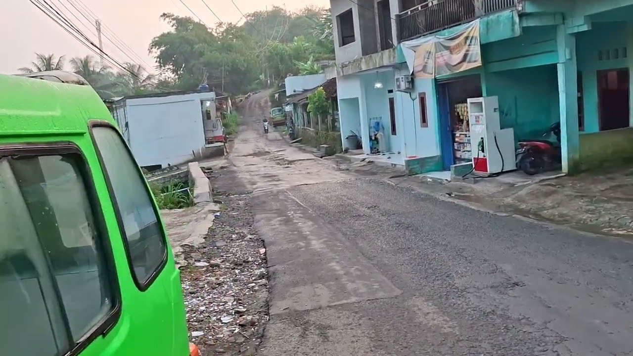Jelajahi Jl. Stamplas Petir di desa Petir, Kec. Dramaga, Kab. Bogor, Jawa Barat.