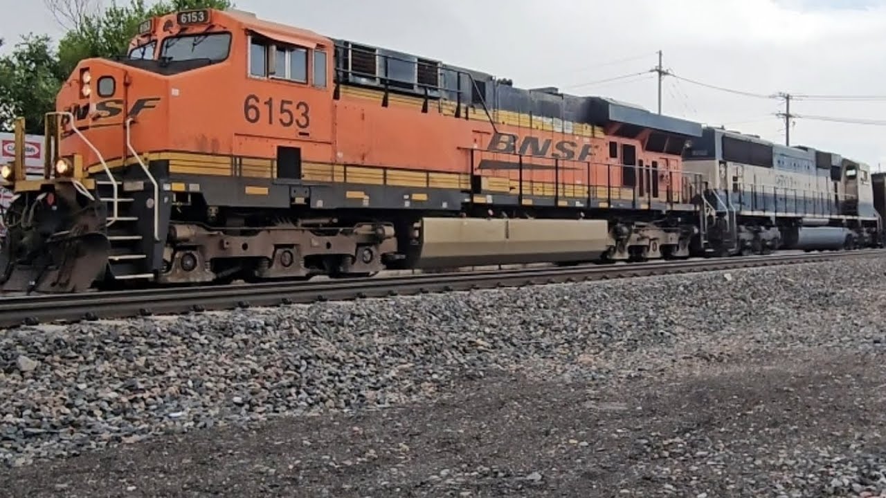 BNSF 6153 NB and BNSF 7135 SB Passes! With Greinstien Green 9702!