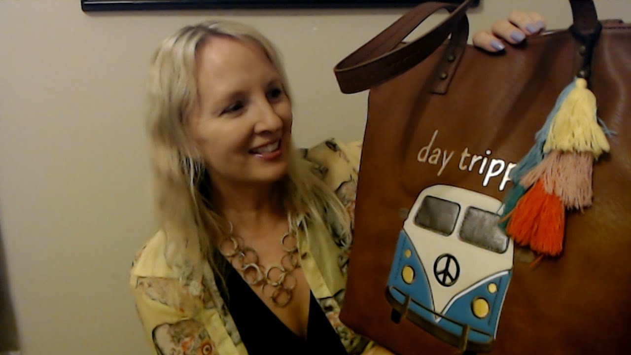 ASMR | Purse Swap-Out Show & Tell (Whisper)