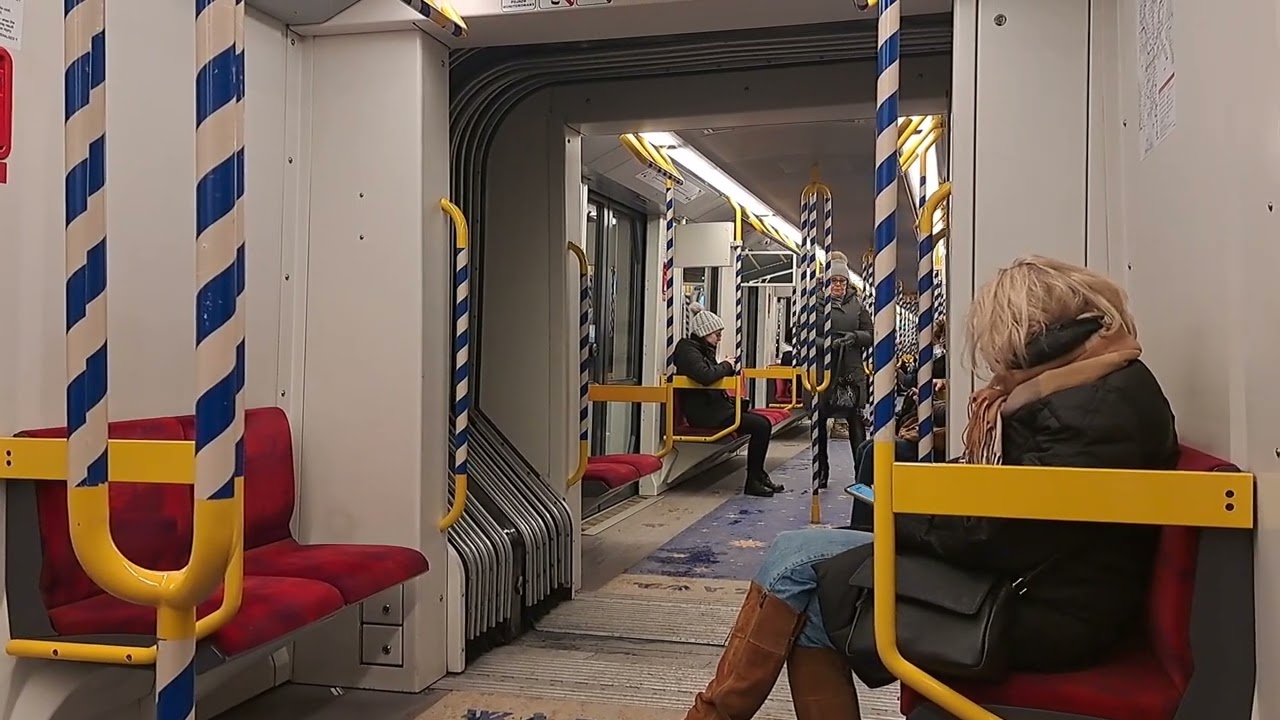 Świąteczne Metro Warszawskie 2022. Przejazd Świętokrzyska - Bemowo.