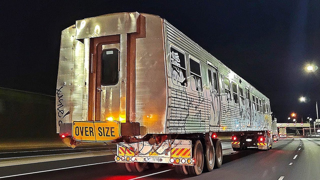 Hitachi 1975T Trucked to Cann River