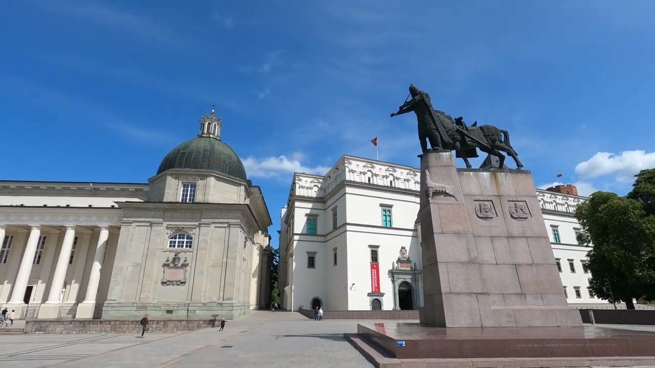 Exploring the Historic Heart of Vilnius: A Walking Tour of Pilies and Cathedral Square