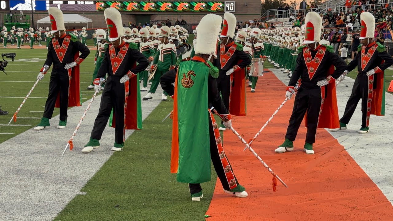 Марширующий оркестр FAMU перед игрой против Jackson State