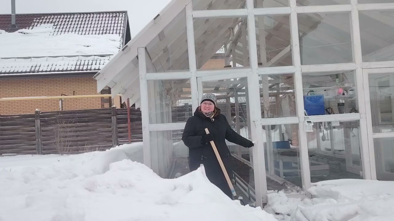 Теплице нужен снег. Много снега