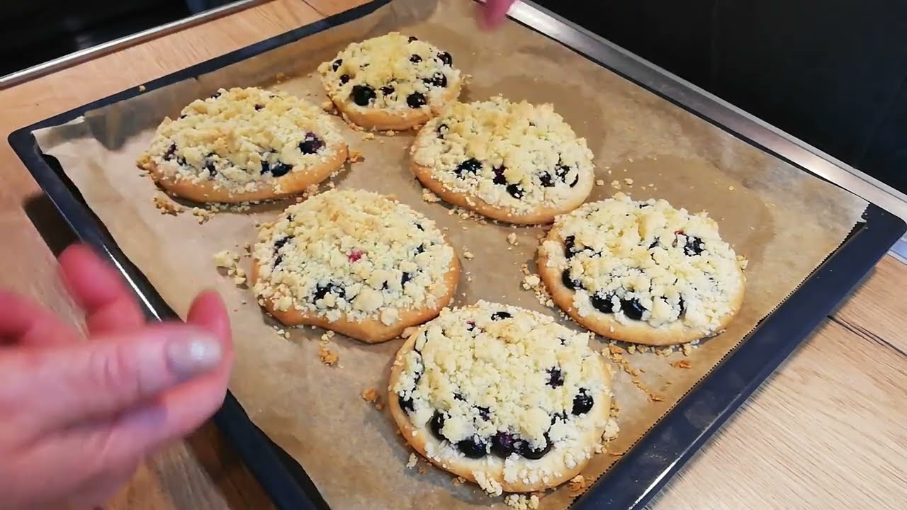 Печём дома! Штрейзельталер с черникой и песочной крошкой.🥰