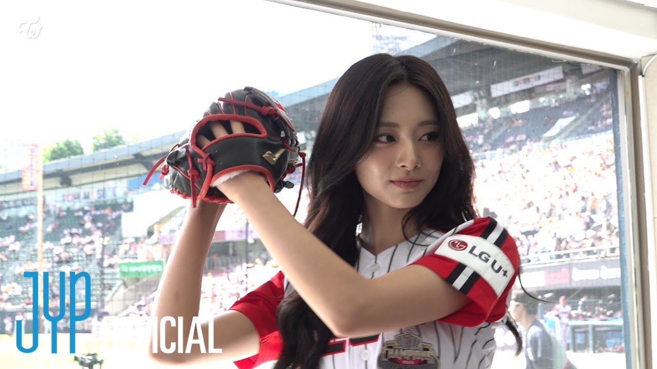 TZUYU-log: First Pitch Behind with LG TWINS