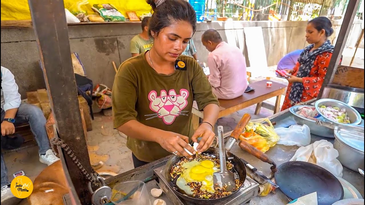 Bengali Girl Selling Cheapest Eggs Bhurji Thali In Delhi Rs. 30/- Only l Delhi Street Food