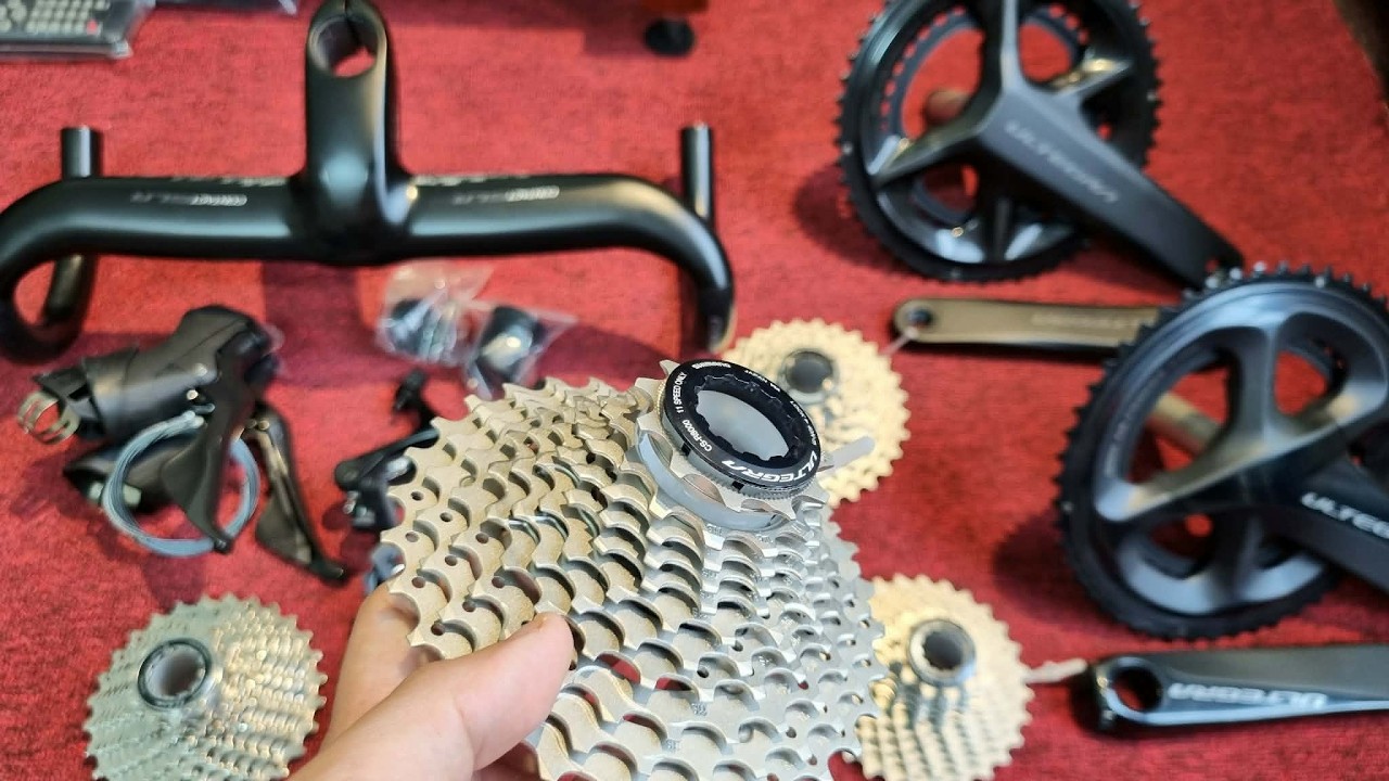 Cập nhật linh phụ kiện xe đạp thể thao:Giàn đầu Giant carbon,đùi đĩa-líp-tay lắc Shimano Ultegra,105