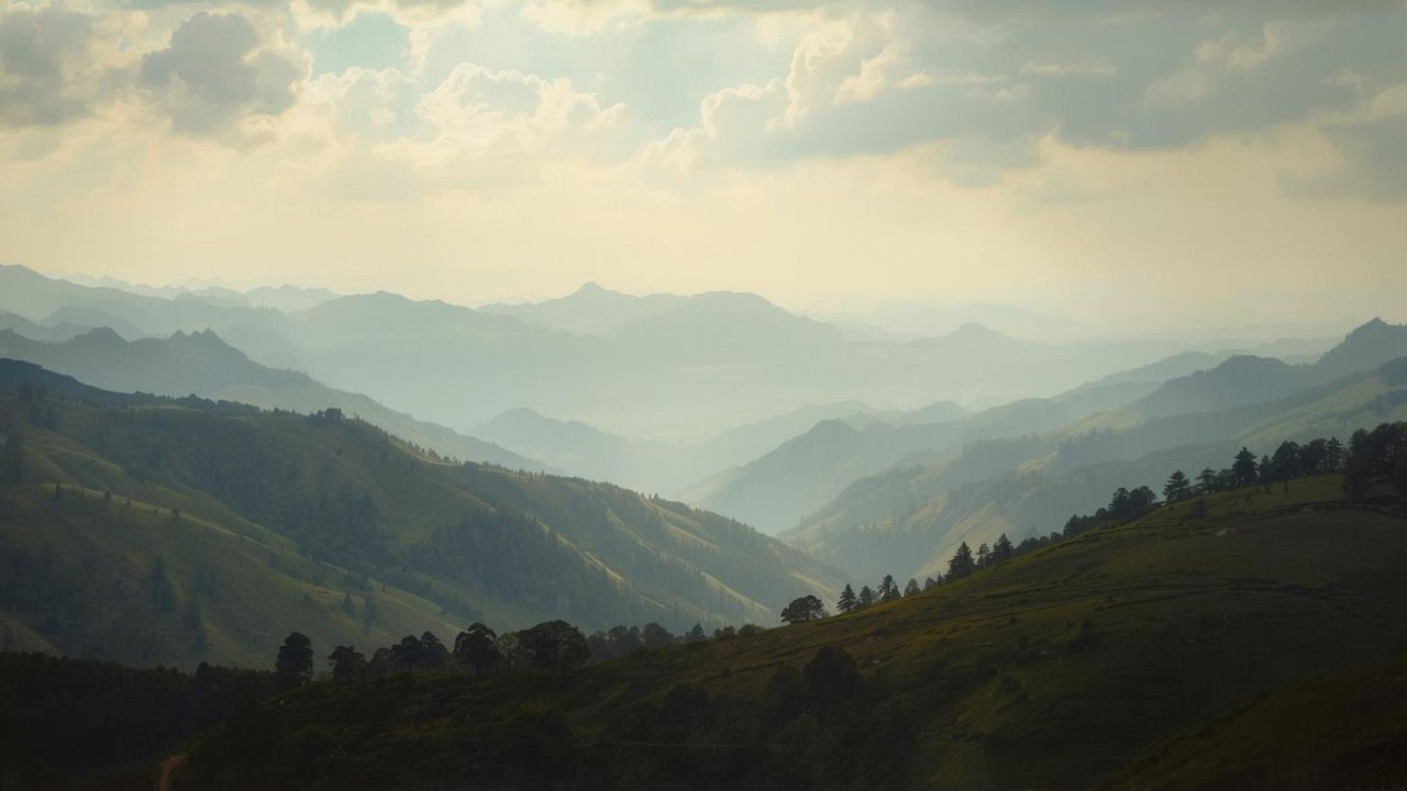 Misty Mountain Scenic Landscape Vintage Painting | Frame TV Art Display | 2-Hour Screensaver