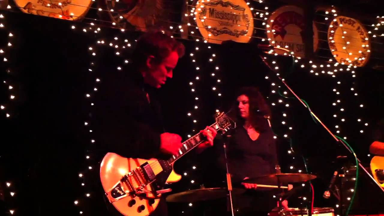 Low - Cue The Strings - 12/12/10 (Portland)