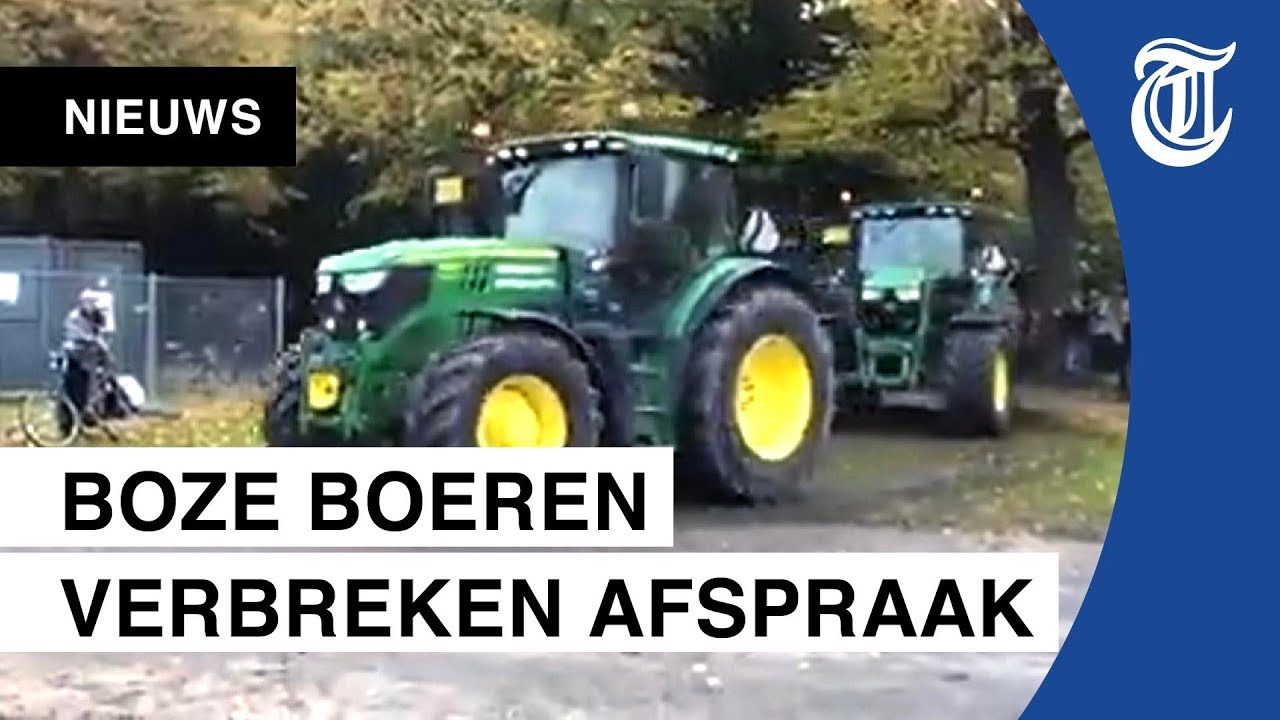 Boeren rijden met tractors het Malieveld op