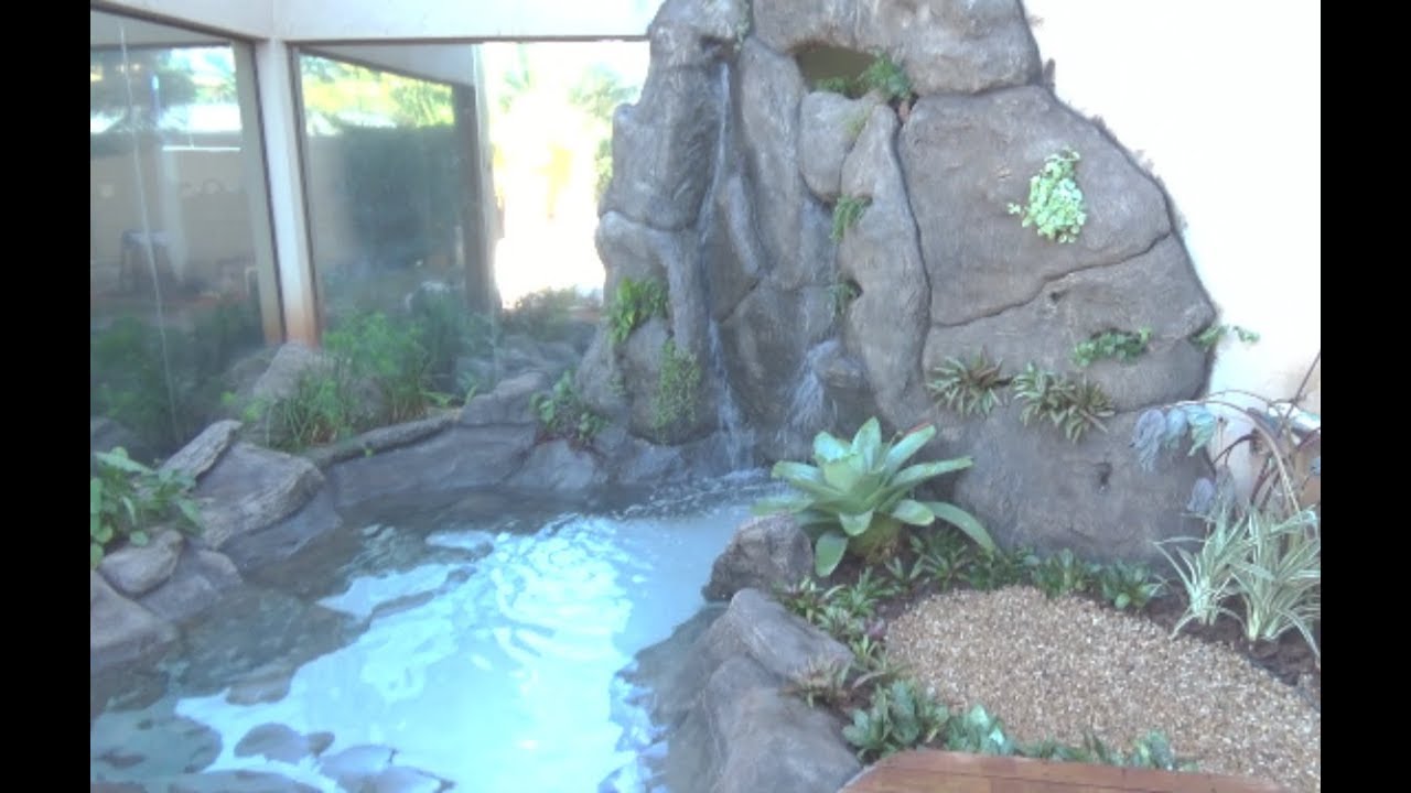 Lago ornamental com cachoeira de quase 4m de altura e paisagismo na cidade de Ribeirão Preto