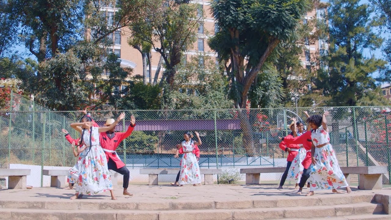 SALEGY ( NY VONINAVOKO) DANCE COVER BY FLASH CREW
