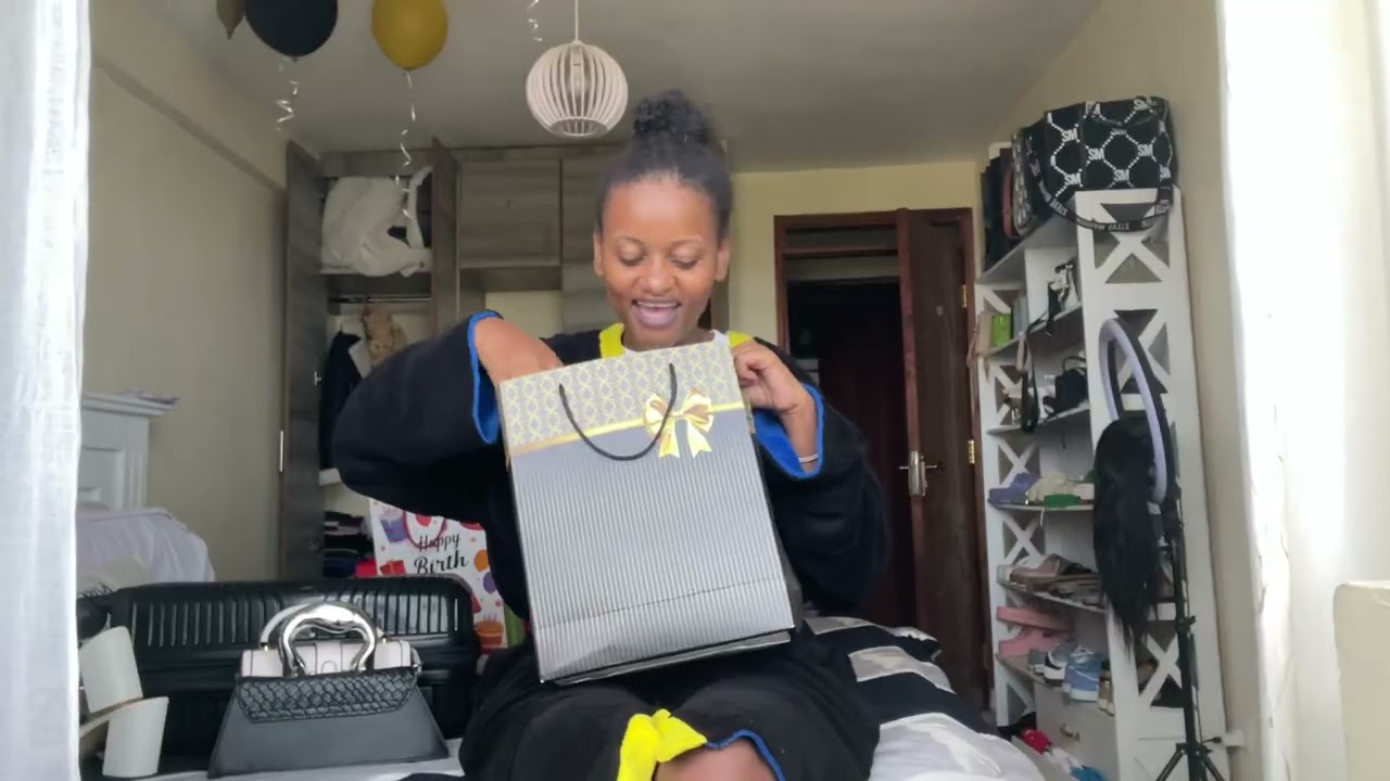 UNBOXING MY BIRTHDAY GIFTS WITH ME