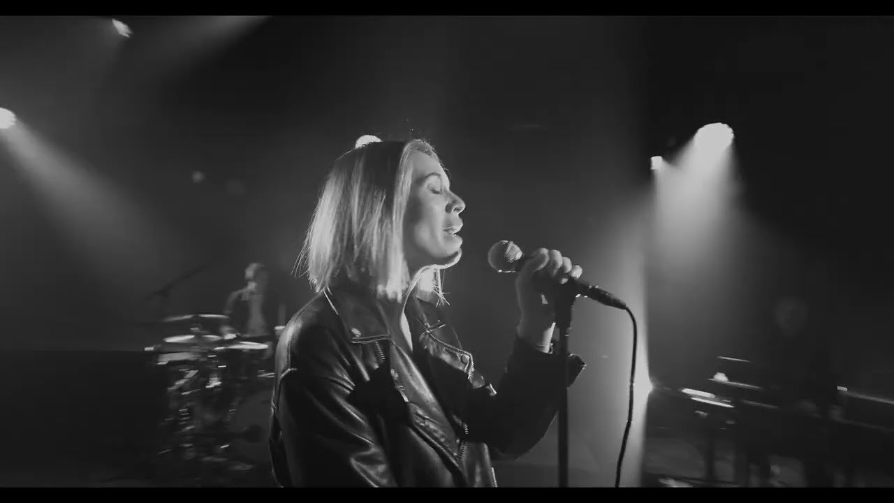 NIENKE PLAS LIVE MET BAND - GEBROKEN