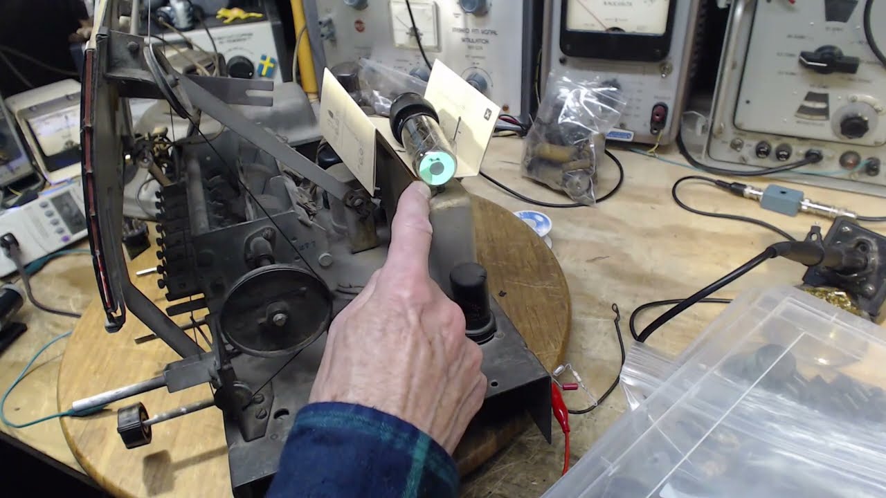 Canadian Westinghouse 981 Shortwave Radio Video #19 - Low AVC?