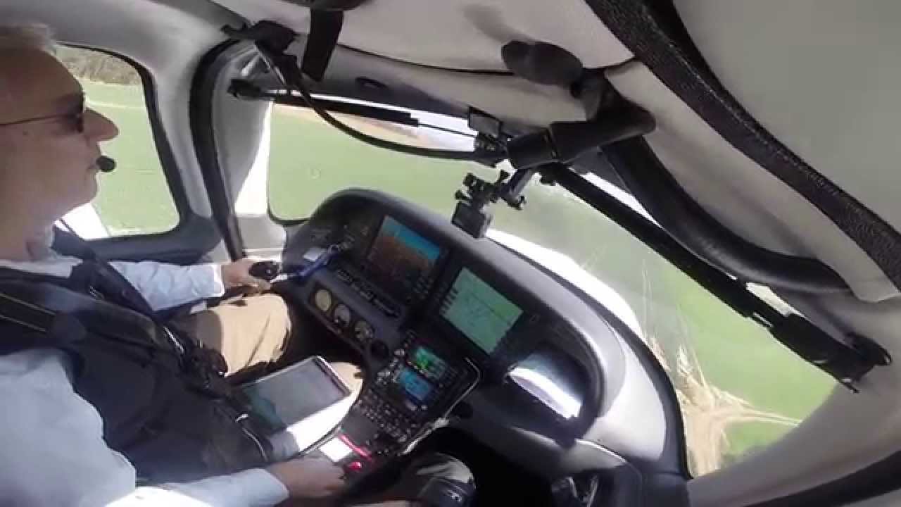 Cirrus SR22 Landing LKRK 09L Grass Runway