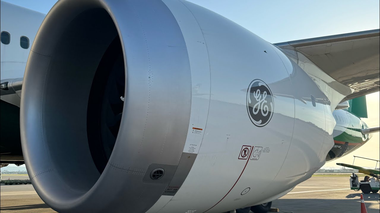 4K Boeing 787-10 Dreamliner Full Walk Around