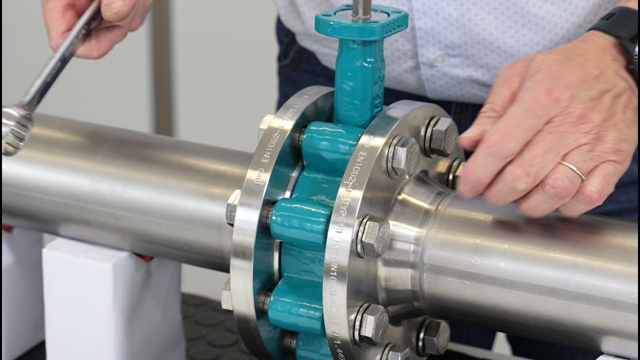 How to install a Lug type body butterfly valve between flanges