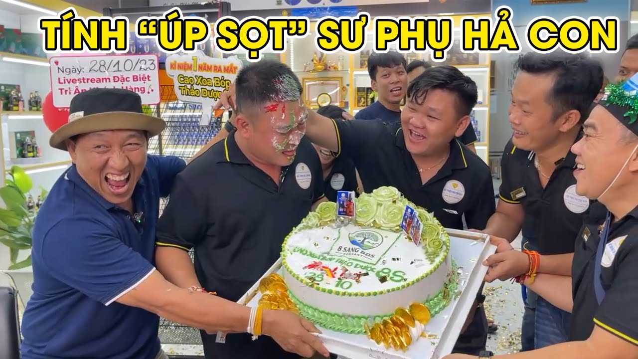 8 Sang “đơ cứng” với màn chúc mừng của mấy anh báo, sơ hở tốn gần chục triệu tiền bánh